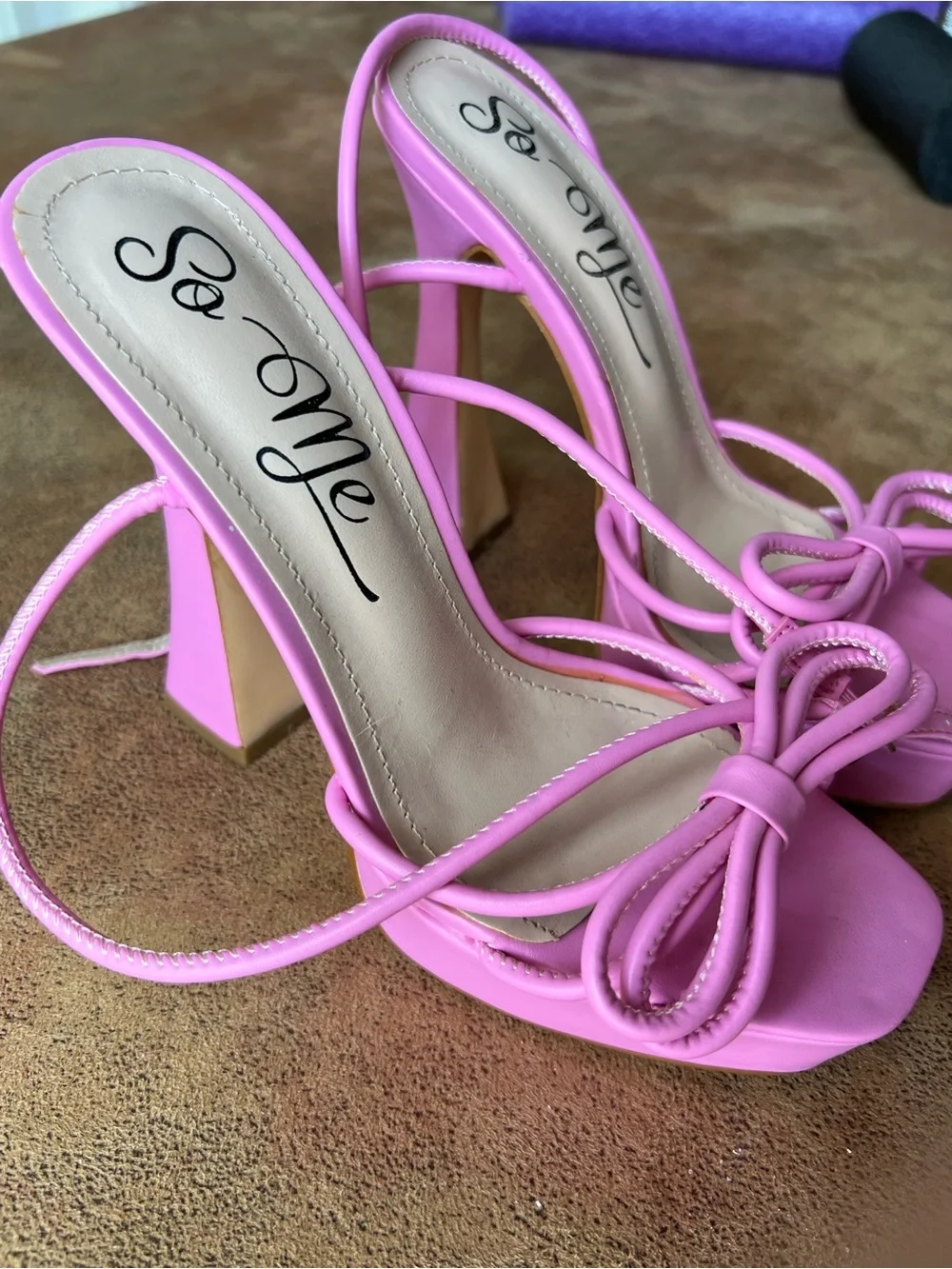 So Me Bubblegum Pink Strappy Bow Heeled Sandals. Size 6.5
